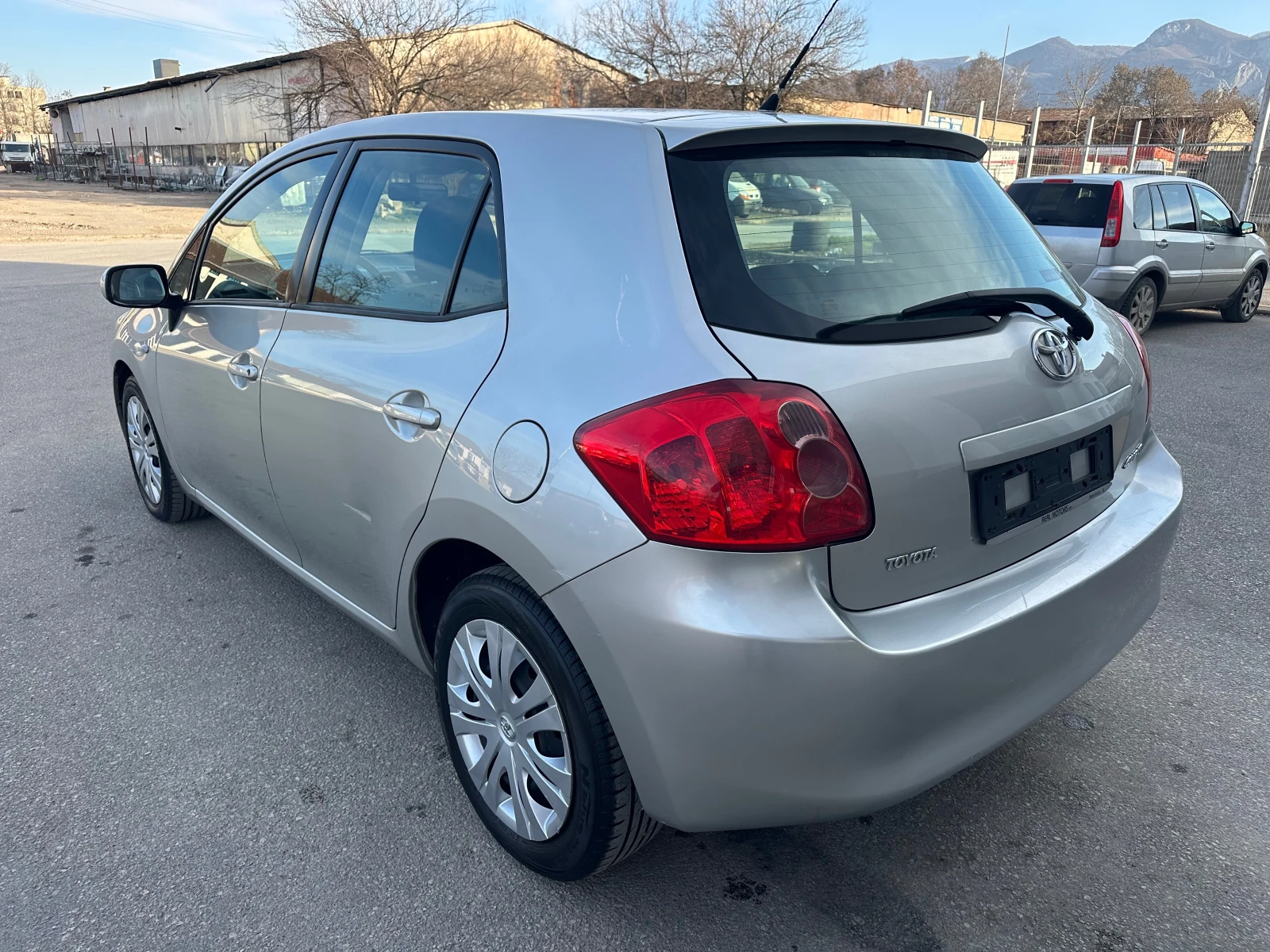 Toyota Auris 1.4i Италия  - изображение 5
