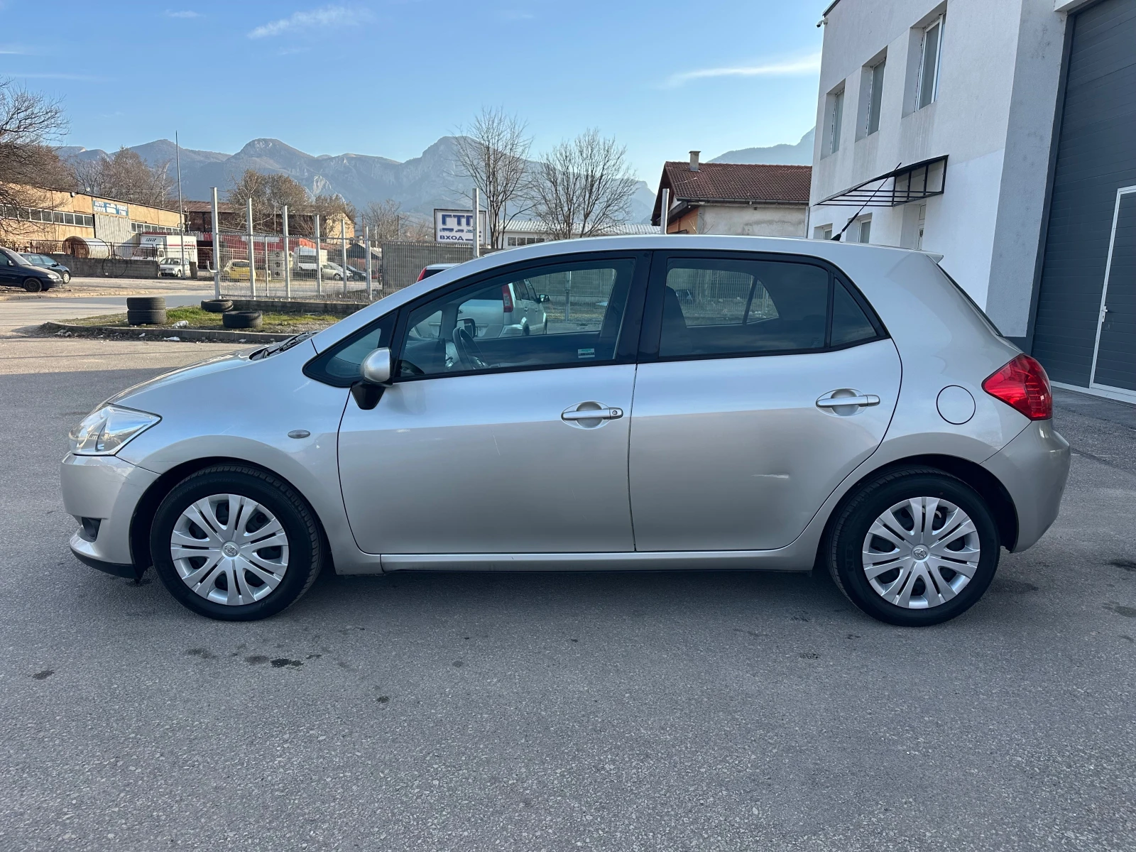 Toyota Auris 1.4i Италия  - изображение 4