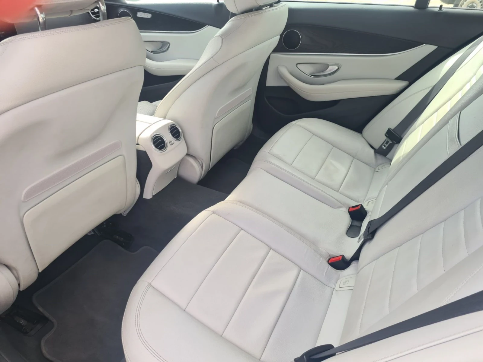 Mercedes-Benz E 220, снимка 16 - Автомобили и джипове - 54196533