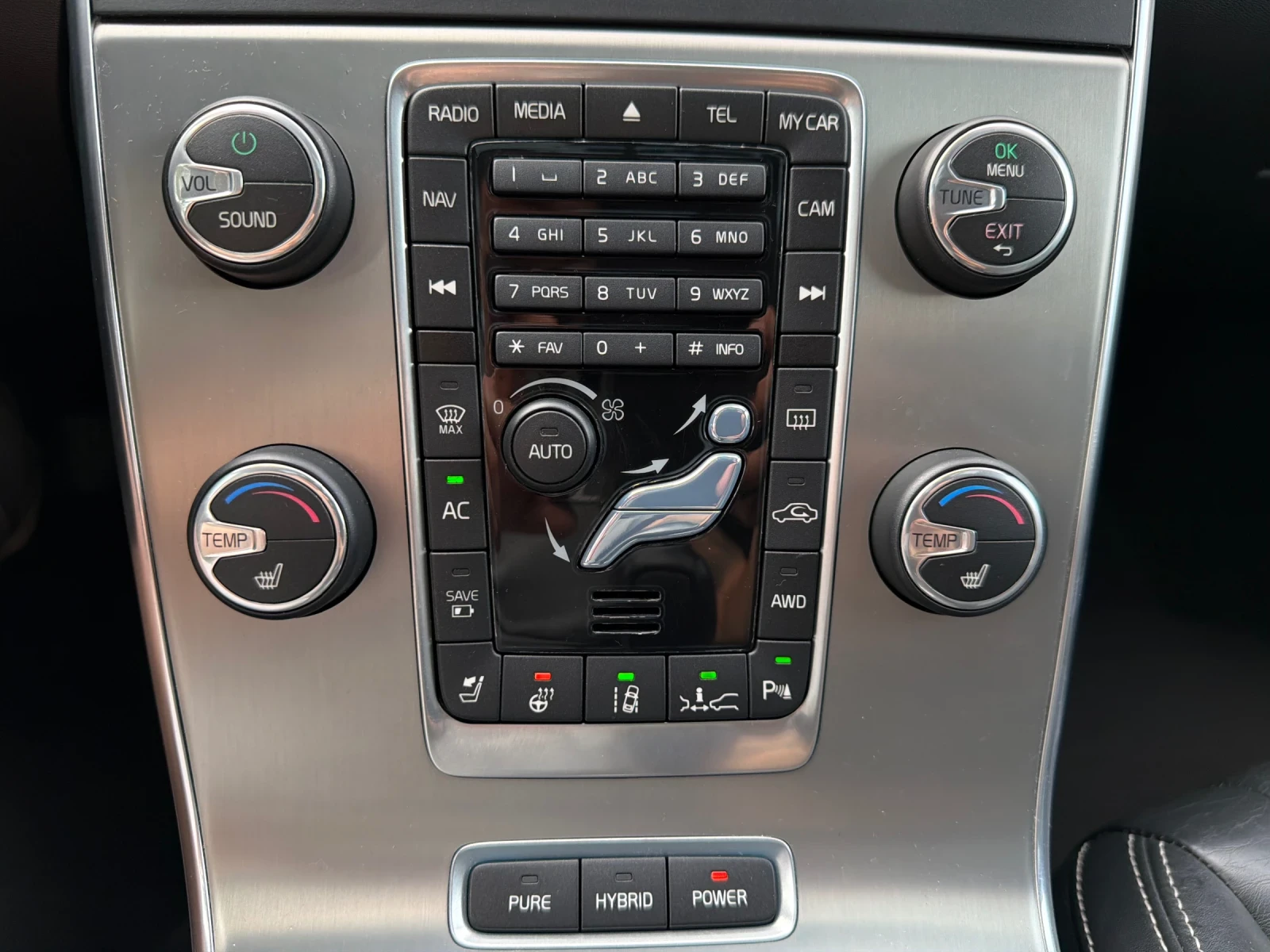 Volvo V60 D6 Plug-In /Дистроник/Line assist/PS Sound/Keyless, снимка 9 - Автомобили и джипове - 54768154