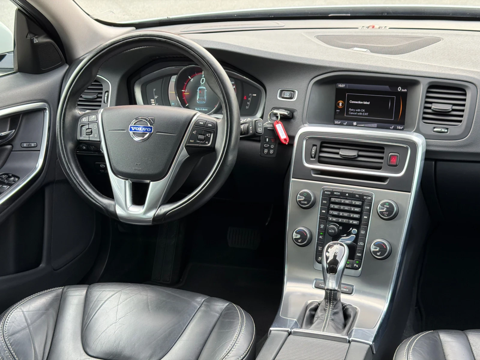 Volvo V60 D6 Plug-In /Дистроник/Line assist/PS Sound/Keyless, снимка 6 - Автомобили и джипове - 54768154
