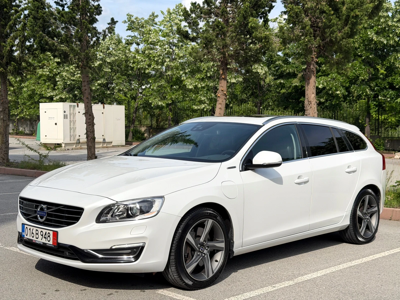 Volvo V60 D6 Plug-In /Дистроник/Line assist/PS Sound/Keyless