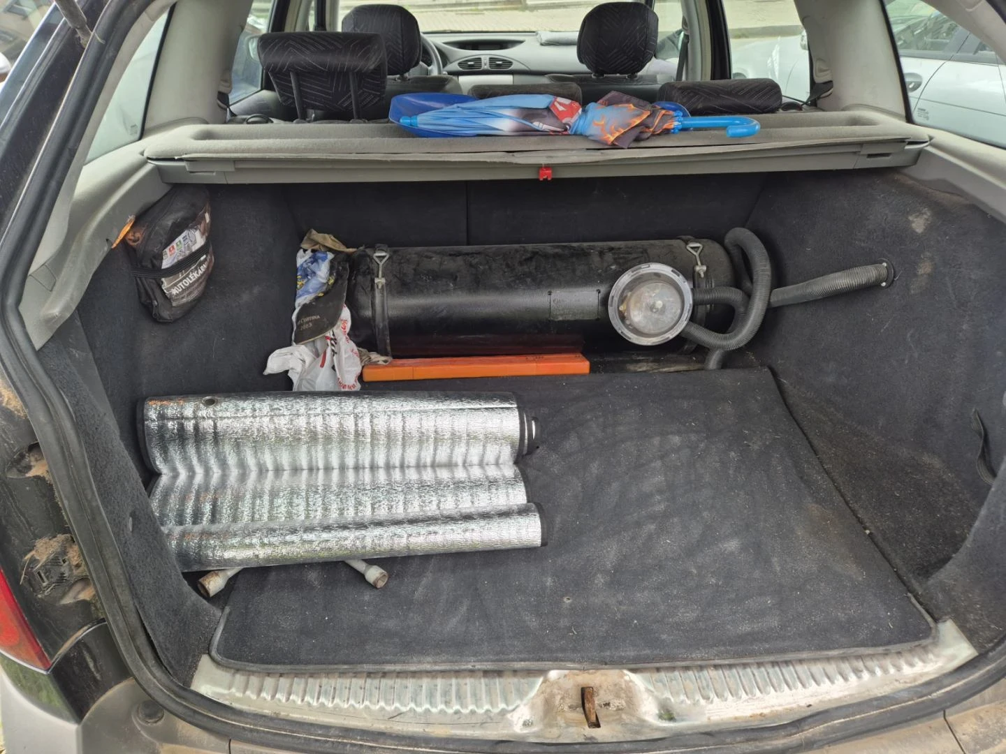 Renault Laguna 1.8, снимка 9 - Автомобили и джипове - 54848859