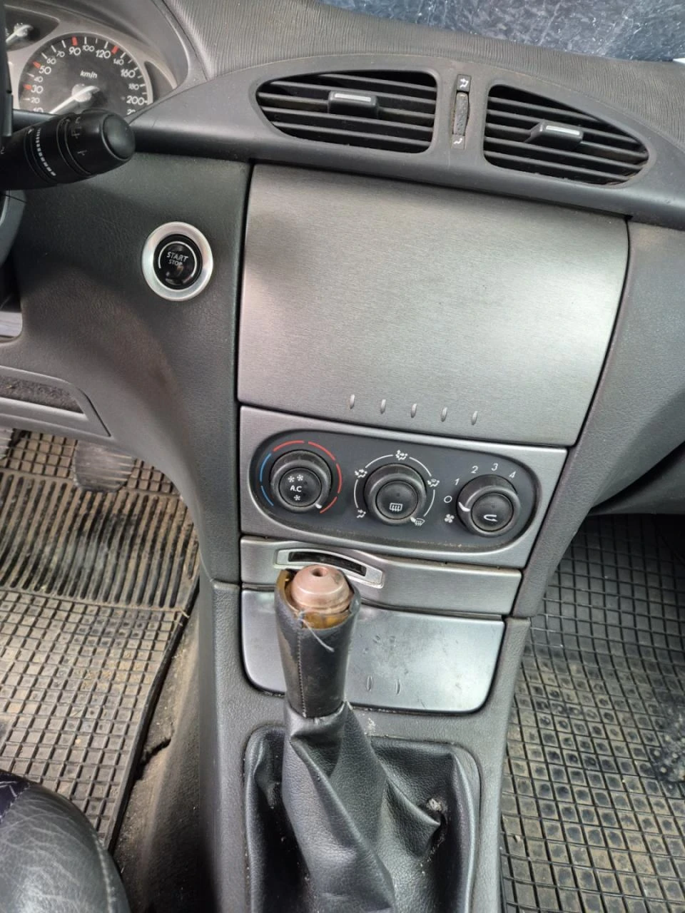 Renault Laguna 1.8, снимка 10 - Автомобили и джипове - 54848859