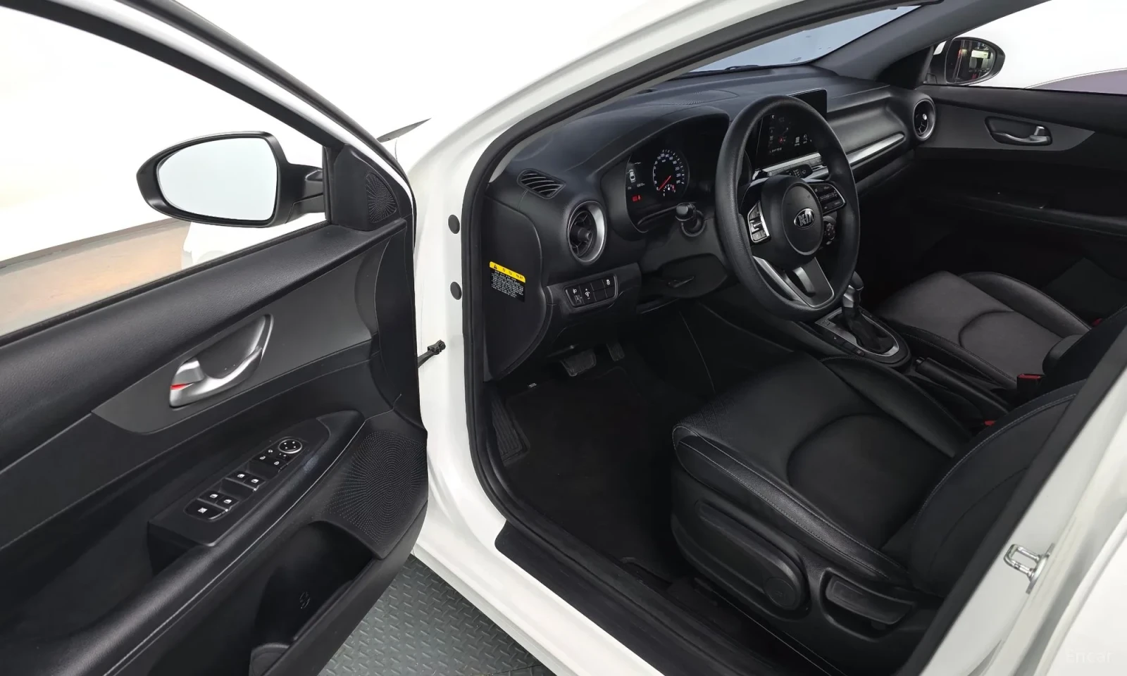Kia K3, снимка 10 - Автомобили и джипове - 55198996