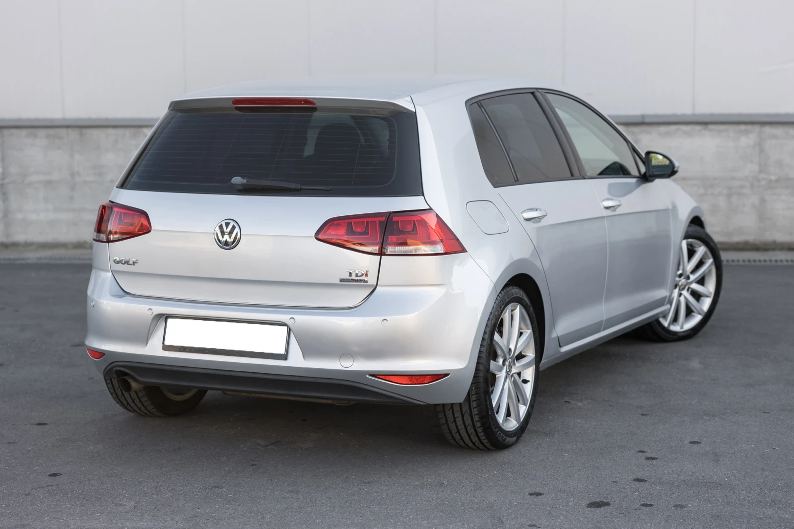 VW Golf 1.6 TDI, снимка 4 - Автомобили и джипове - 55905158