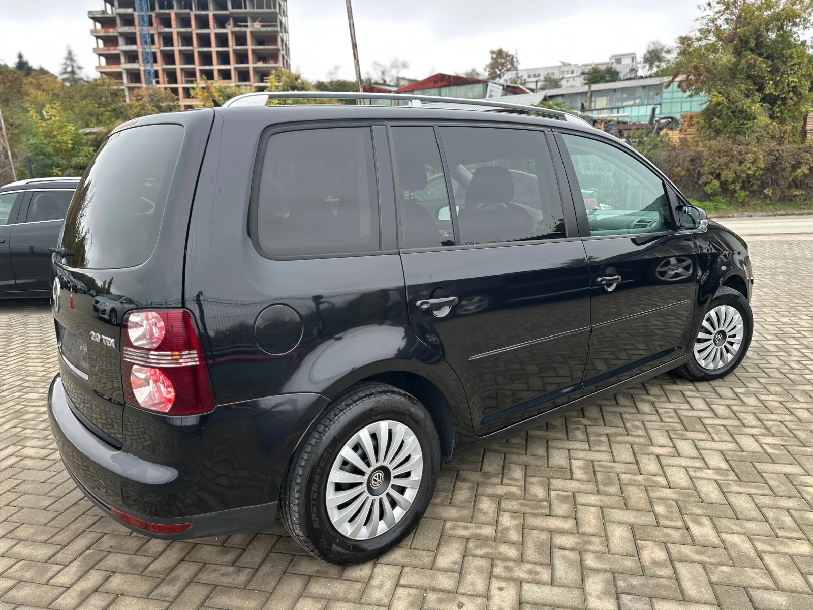 VW Touran 2.0 TDI, снимка 6 - Автомобили и джипове - 56714480