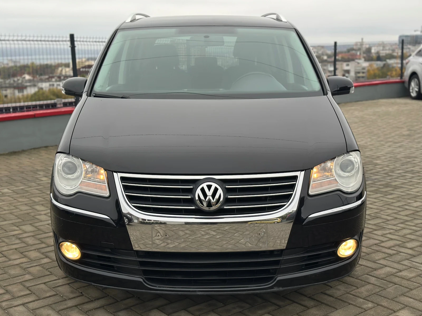 VW Touran 2.0 TDI, снимка 3 - Автомобили и джипове - 56714480