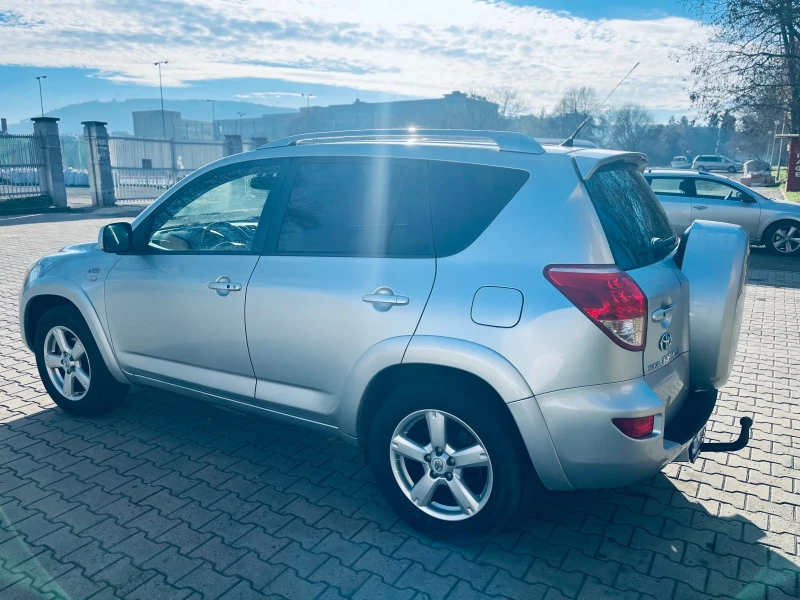 Toyota Rav4 2.2 D-Cat 4x4, снимка 3 - Автомобили и джипове - 48777643