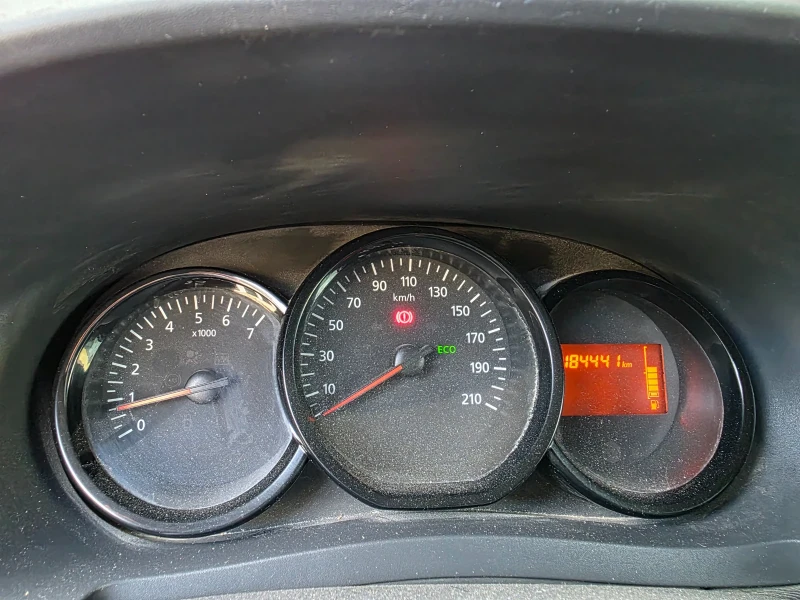 Dacia Duster 1.6 LPG, снимка 6 - Автомобили и джипове - 52894033