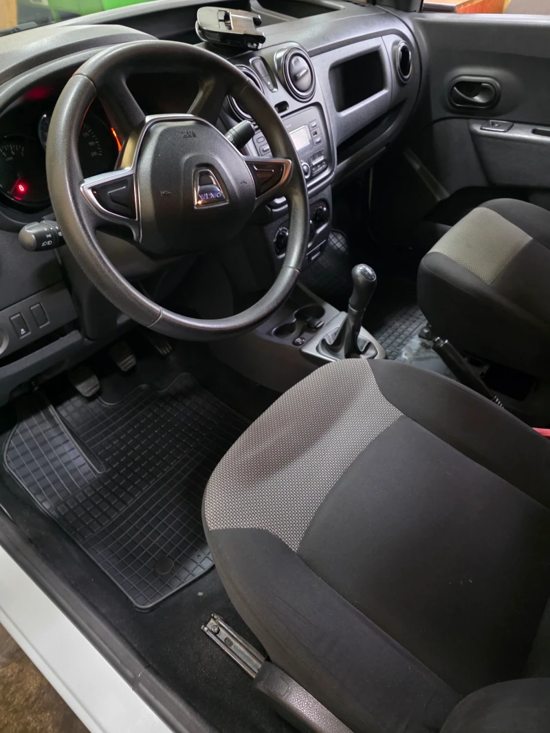 Dacia Duster 1.6 LPG, снимка 13 - Автомобили и джипове - 52894033