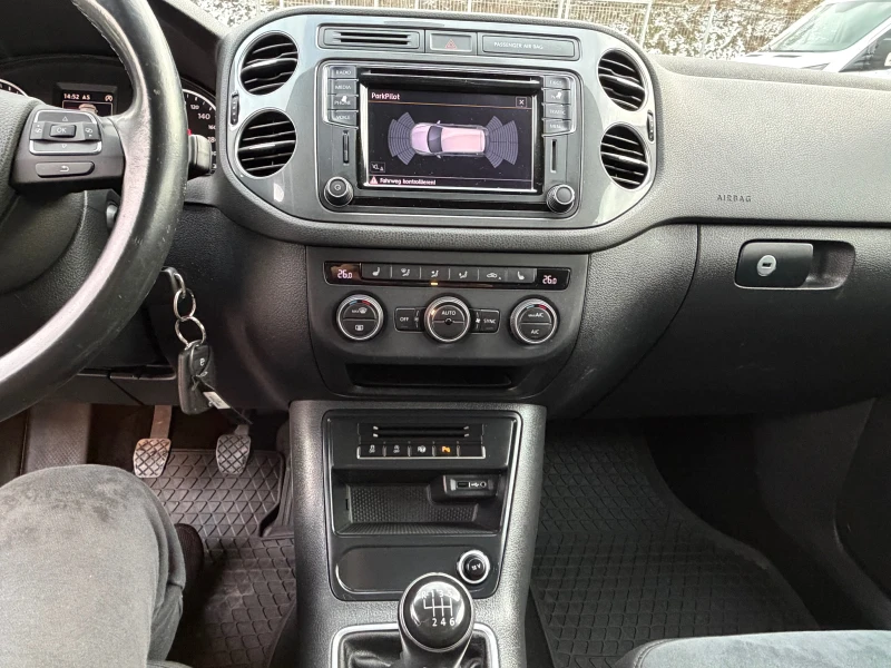 VW Tiguan 2.0TDI* R-line* 08.08.2015* 134600KM* TOP, снимка 11 - Автомобили и джипове - 52958271