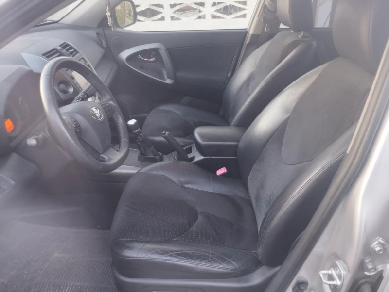 Toyota Rav4 4x2, снимка 6 - Автомобили и джипове - 52958150