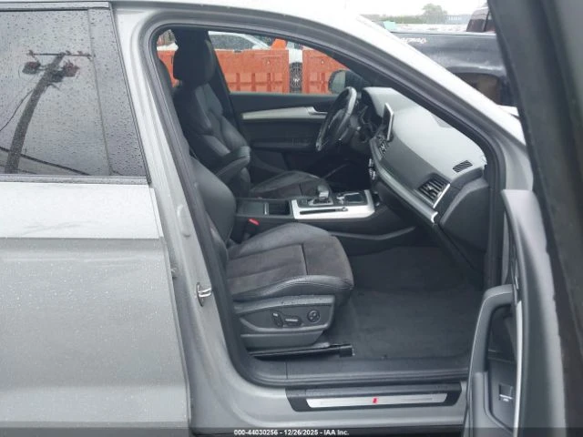 Audi SQ5 PREMIUM* AWD* Virtual* Ambient* Памет* Камера* м.Т, снимка 10 - Автомобили и джипове - 53812870