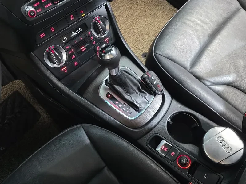 Audi Q3 2.0 TDI Quattro - САМО 30% АВАНС, снимка 17 - Автомобили и джипове - 56066426