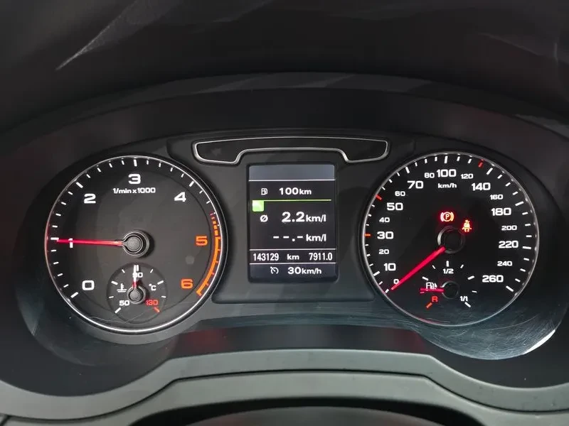 Audi Q3 2.0 TDI Quattro - САМО 30% АВАНС, снимка 16 - Автомобили и джипове - 56066426