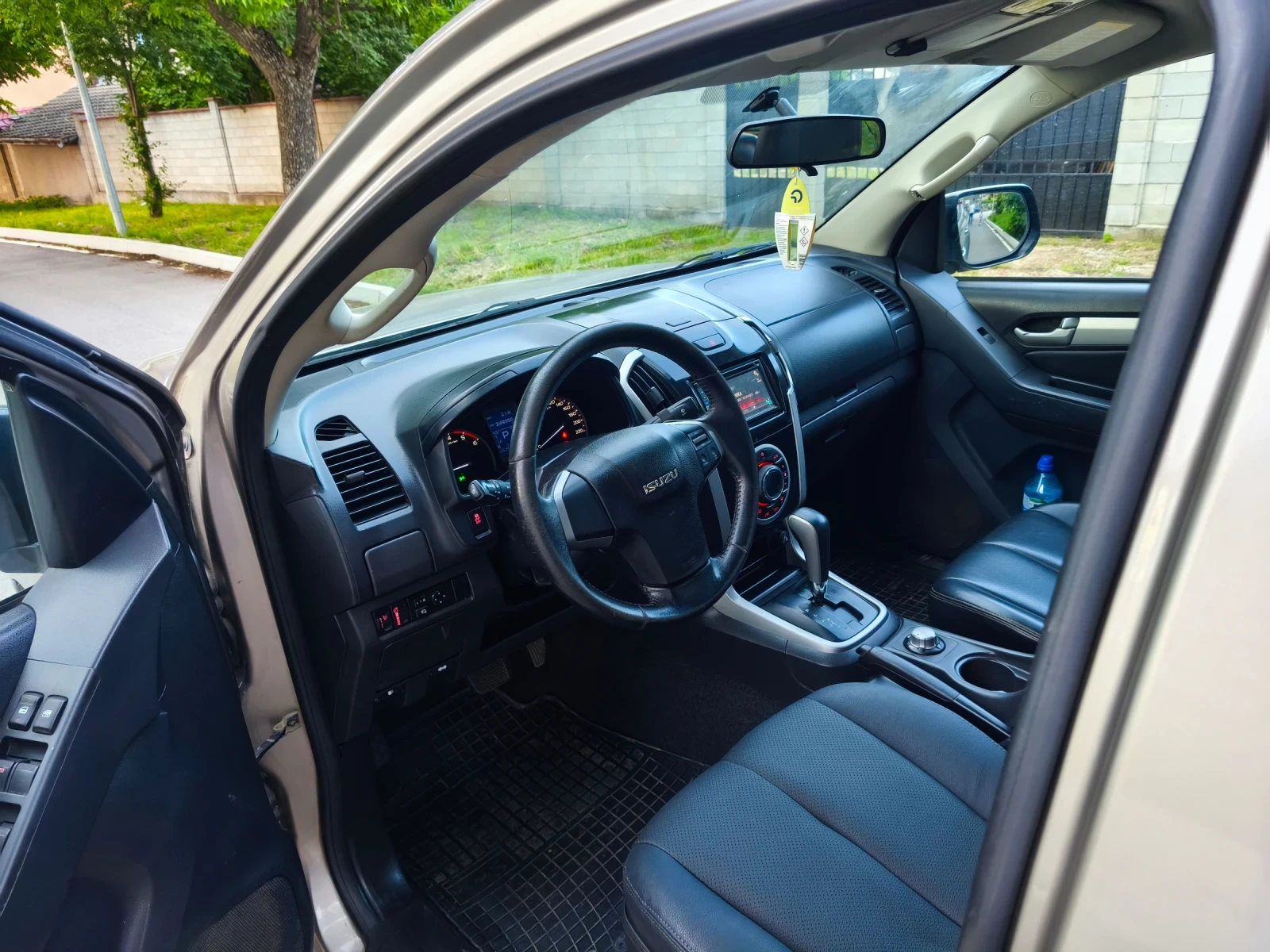 Isuzu D-max 4x4 Auto Италия , снимка 15 - Автомобили и джипове - 54795738
