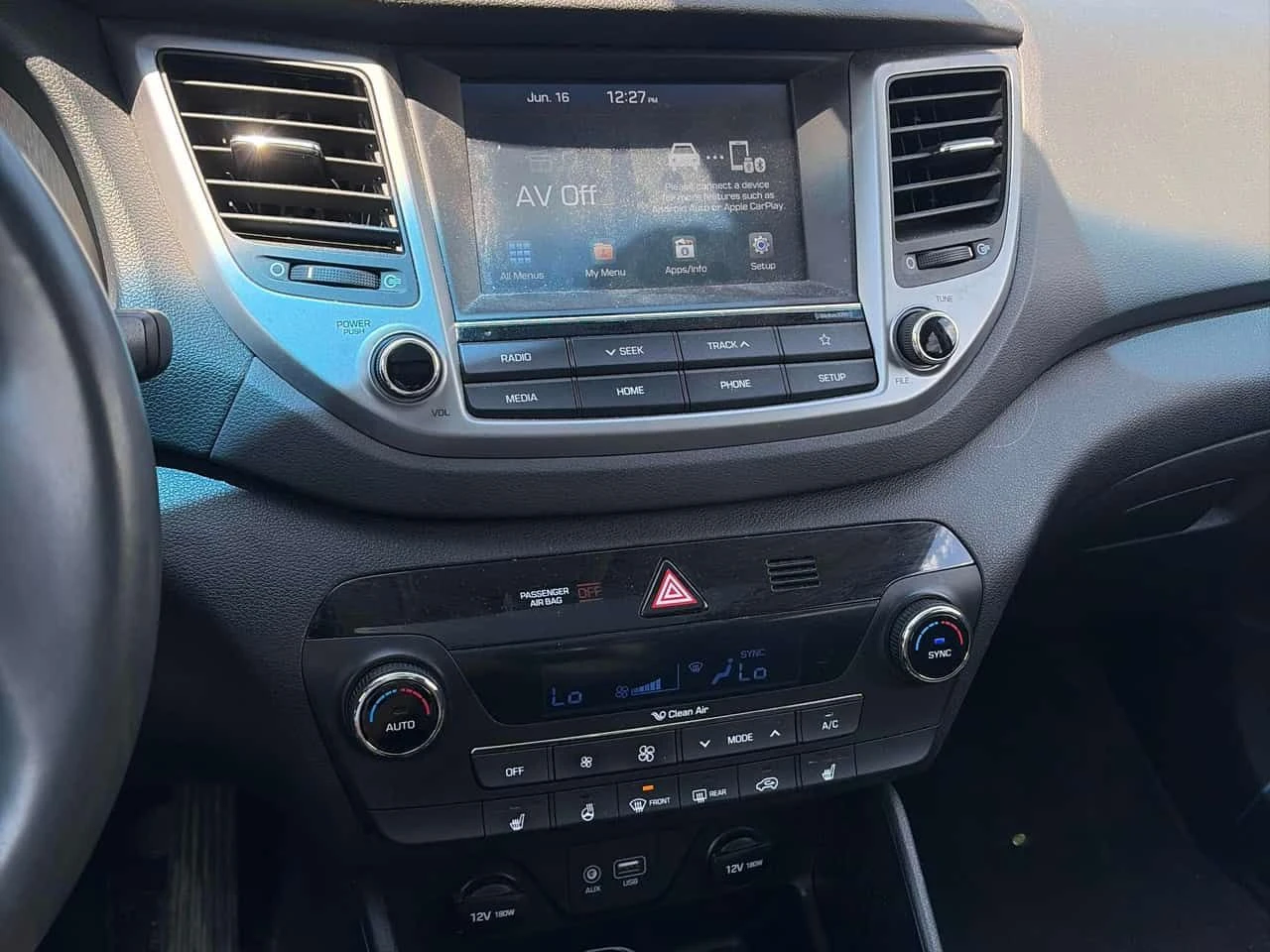 Hyundai Tucson * 2.0L AWD * CARFAX * БЕЗ ПЪРВОНАЧАЛНА ВНОСКА, снимка 9 - Автомобили и джипове - 54943113