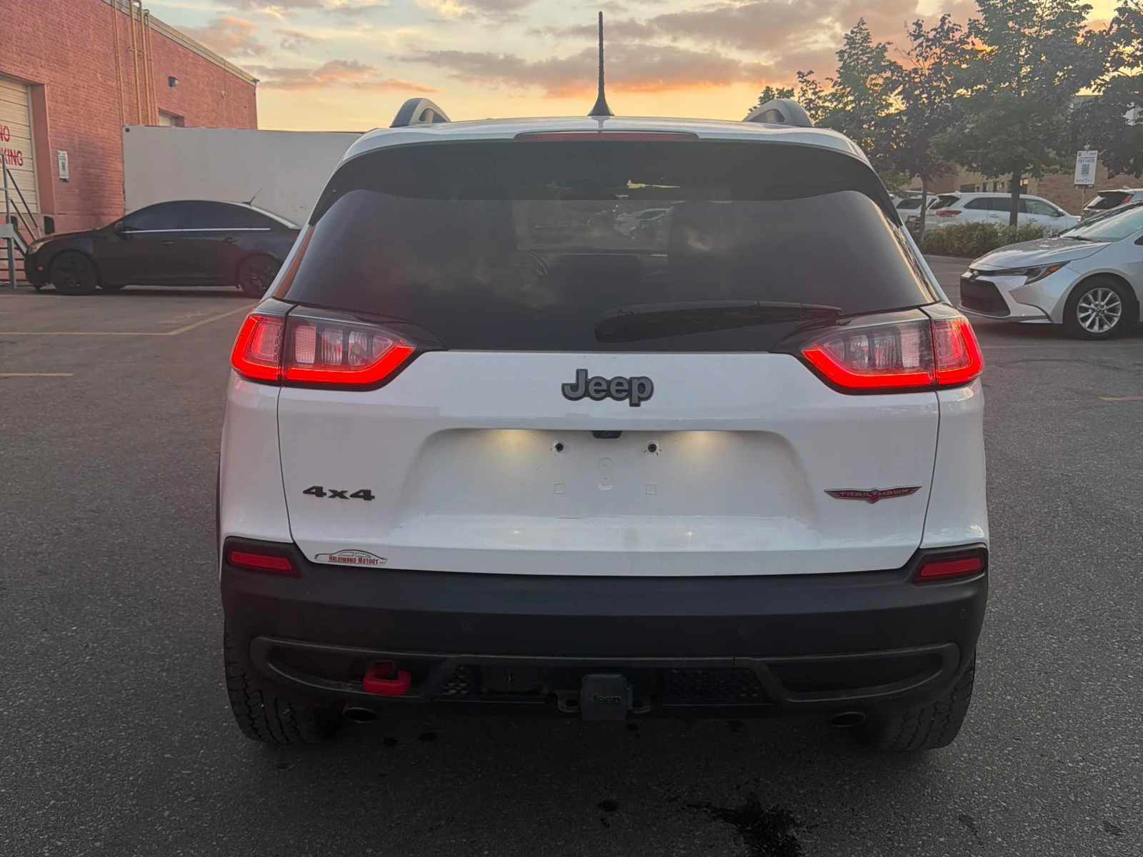 Jeep Cherokee * Trailhawk * CARFAX * ОПЦИЯ ЗА ФИНАНСИРАНЕ, снимка 16 - Автомобили и джипове - 56087121