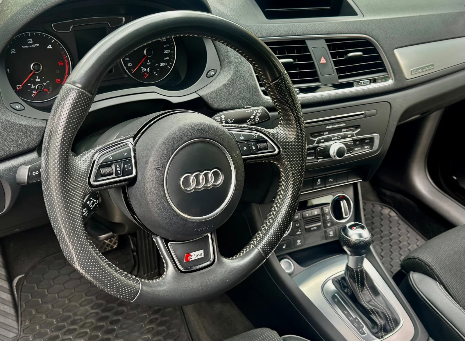 Audi Q3 2.0TDI 150ps S-line Quattro , снимка 7 - Автомобили и джипове - 56171417