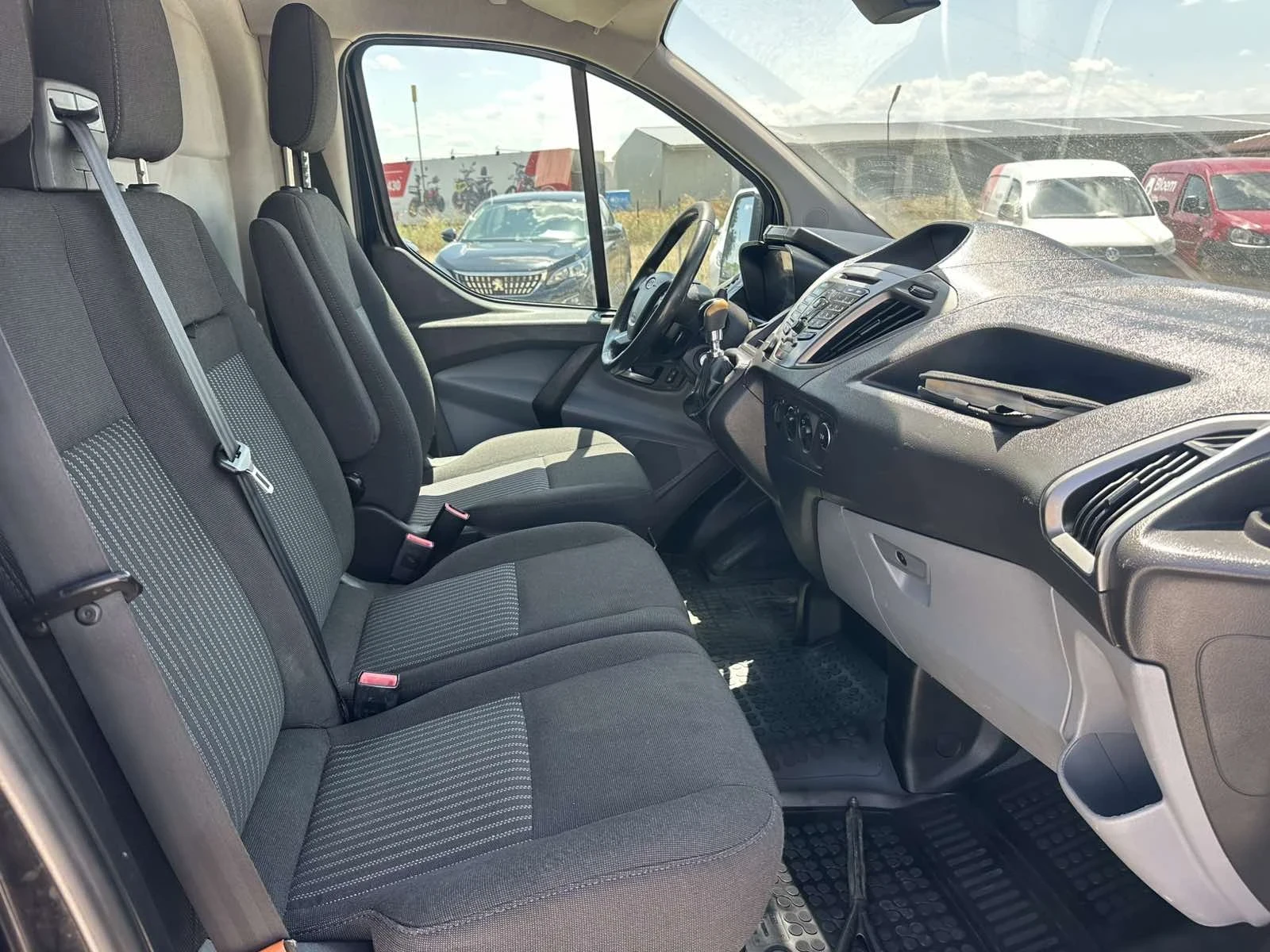 Ford Transit Custom, снимка 13 - Бусове и автобуси - 55396335