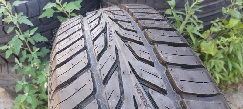 Гуми Летни 205/65R15, снимка 2 - Гуми и джанти - 33988469