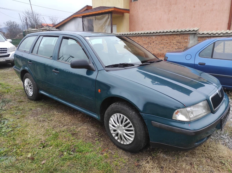 Skoda Octavia 1.6 I, снимка 6 - Автомобили и джипове - 40002627