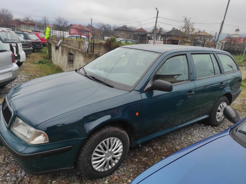 Skoda Octavia 1.6 I, снимка 5 - Автомобили и джипове - 40002627