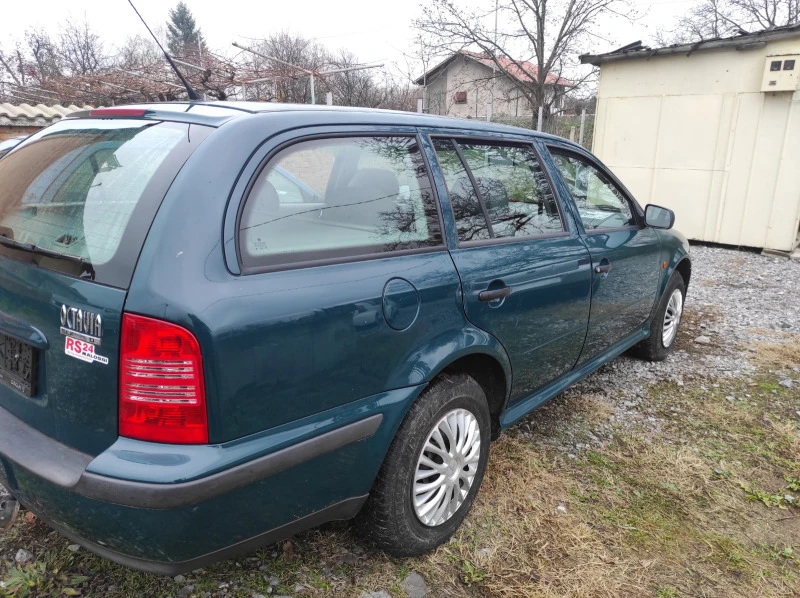 Skoda Octavia 1.6 I, снимка 7 - Автомобили и джипове - 40002627