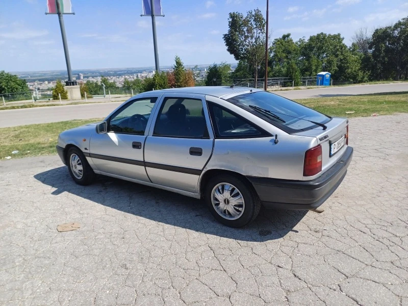 Opel Vectra 1.4, снимка 6 - Автомобили и джипове - 46757654