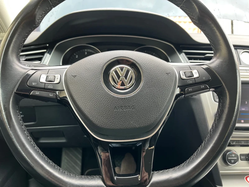 VW Passat, снимка 14 - Автомобили и джипове - 48953695