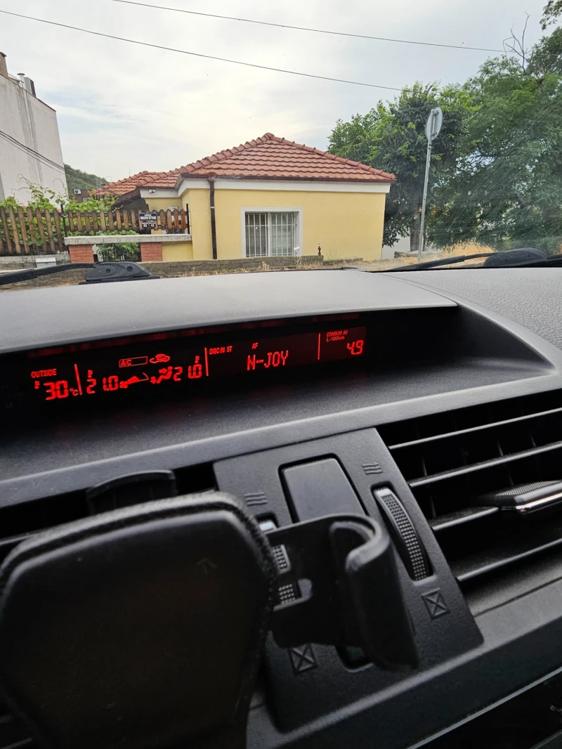 Mazda 6 2.2 CD, снимка 11 - Автомобили и джипове - 52383867