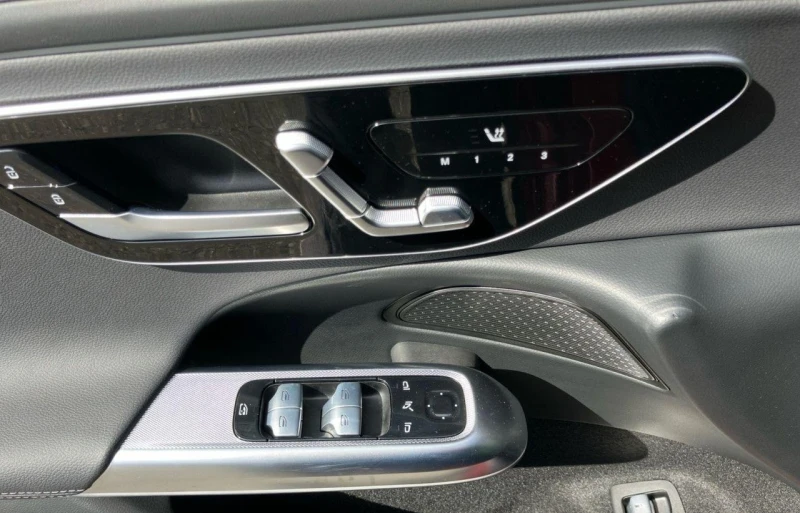 Mercedes-Benz E 300 e AMG PLUG-IN HYBRID NIGHT 360 MEMORY DISTRONIC, снимка 6 - Автомобили и джипове - 51937654