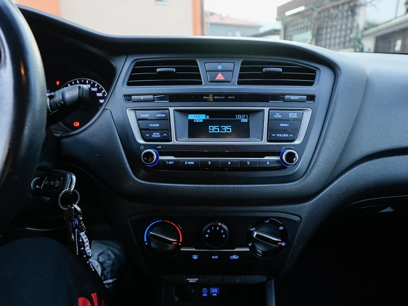 Hyundai I20, снимка 13 - Автомобили и джипове - 52752961