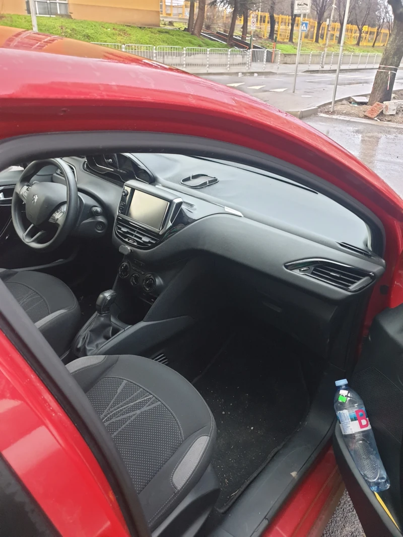 Peugeot 208, снимка 6 - Автомобили и джипове - 53486591