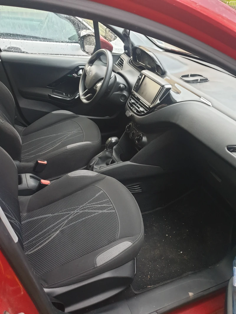 Peugeot 208, снимка 7 - Автомобили и джипове - 53486591