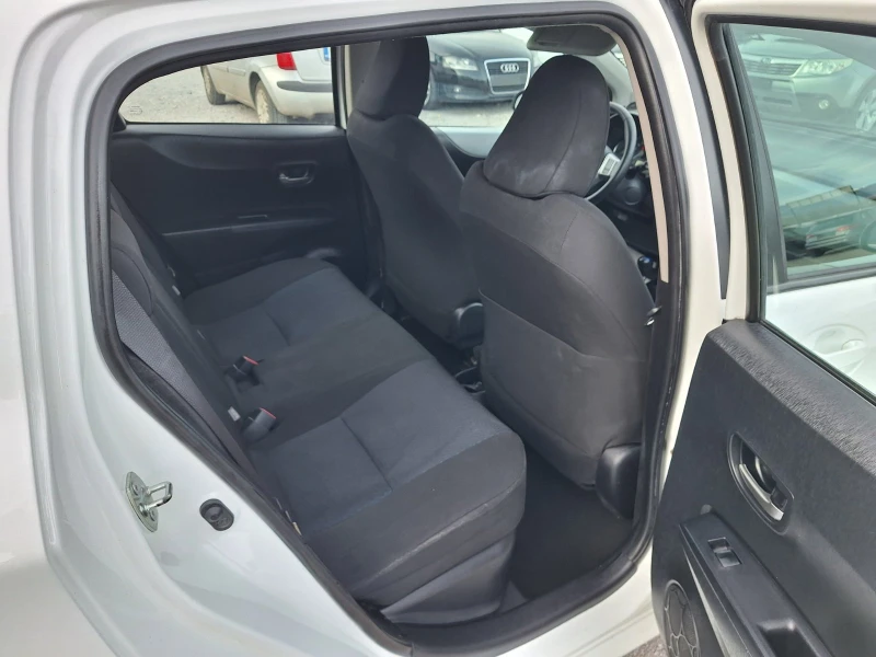 Toyota Yaris 1.5H-LOUNGE, снимка 13 - Автомобили и джипове - 53539952