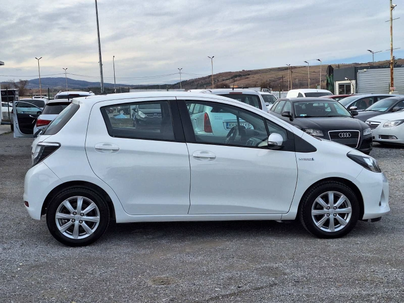 Toyota Yaris 1.5H-LOUNGE, снимка 6 - Автомобили и джипове - 53539952
