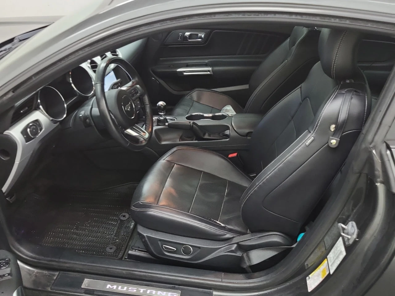 Ford Mustang * АВТО КРЕДИТ* ЦЕНА ДО БГ * СЕРВИЗНА ИСТОРИЯ *  - изображение 8