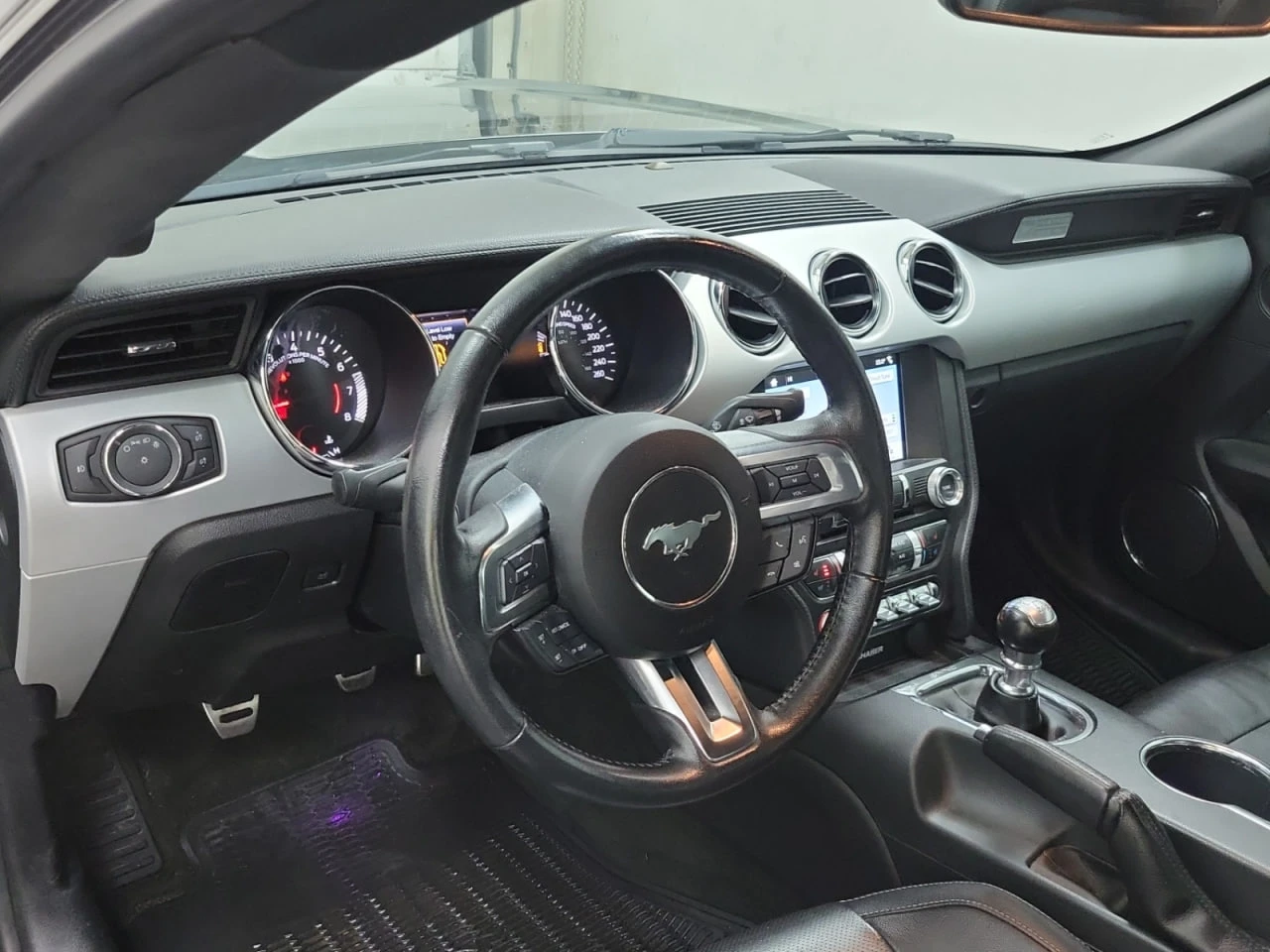 Ford Mustang * АВТО КРЕДИТ* ЦЕНА ДО БГ * СЕРВИЗНА ИСТОРИЯ *  - изображение 9