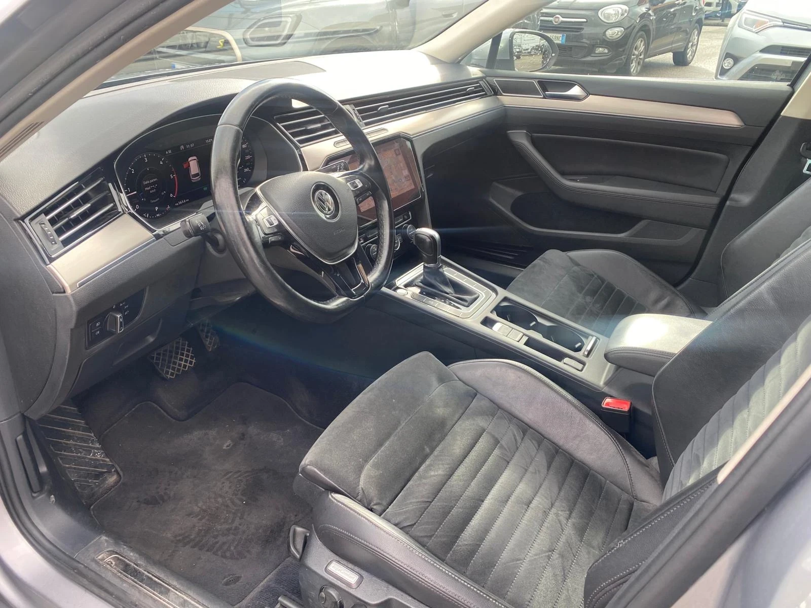 VW Passat 2, 0TDI-DSG/EXECUTIVE/DIGITAL/FULL LED/КАМЕРА/НОВА - изображение 9