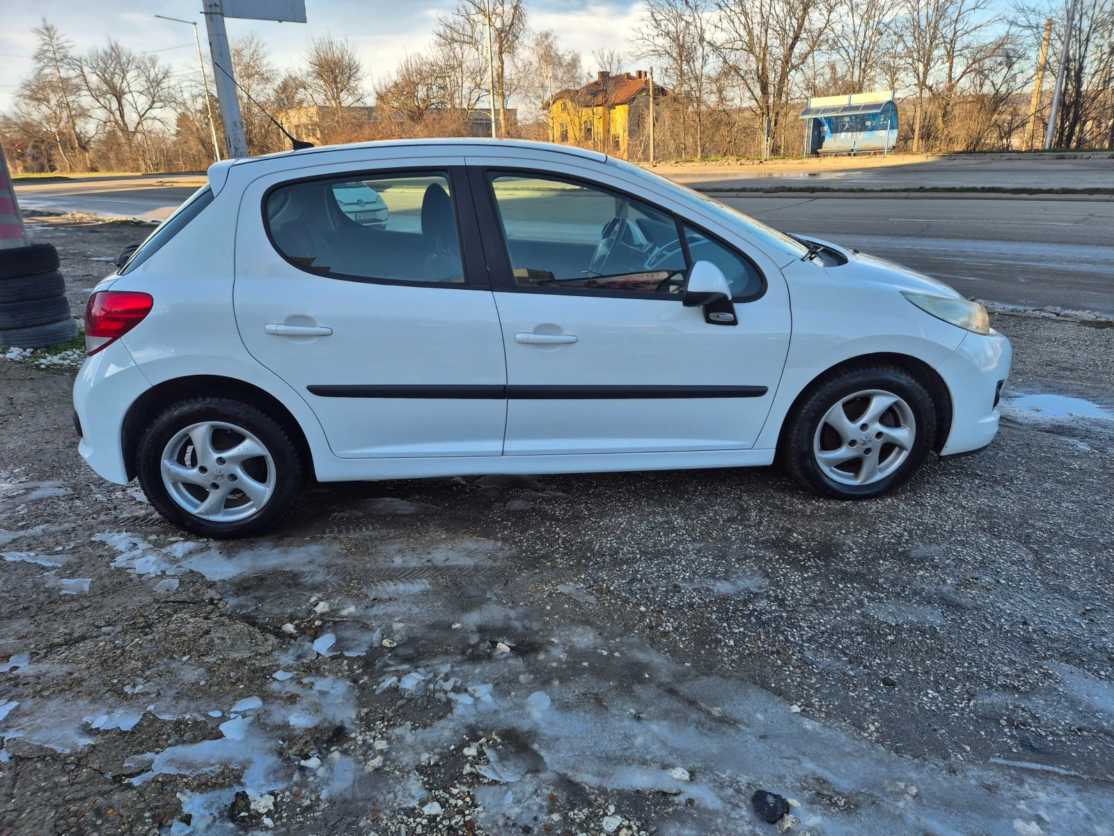 Peugeot 207 1.4i 75k.s.GAS - изображение 4