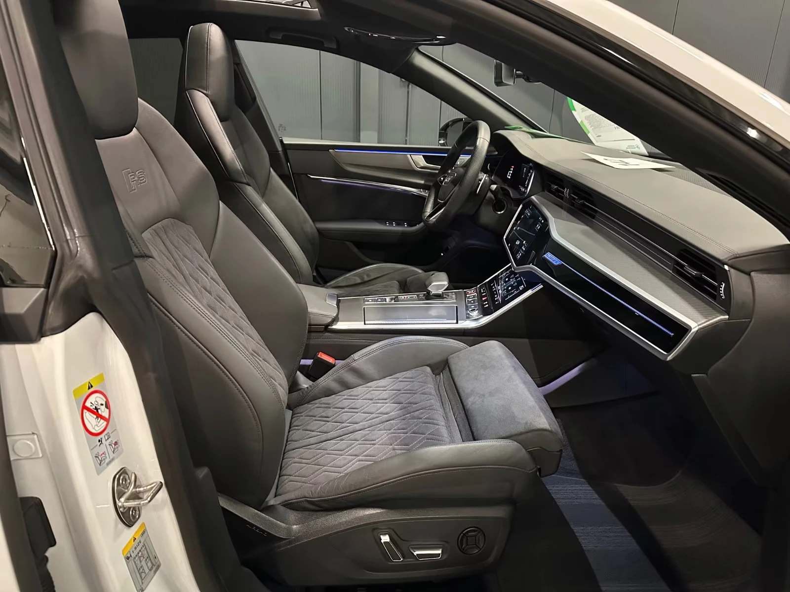 Audi Rs7 4.0TFSI/600HP/QUATTRO/360/LASER/PANO/22/118z, снимка 12 - Автомобили и джипове - 53768209