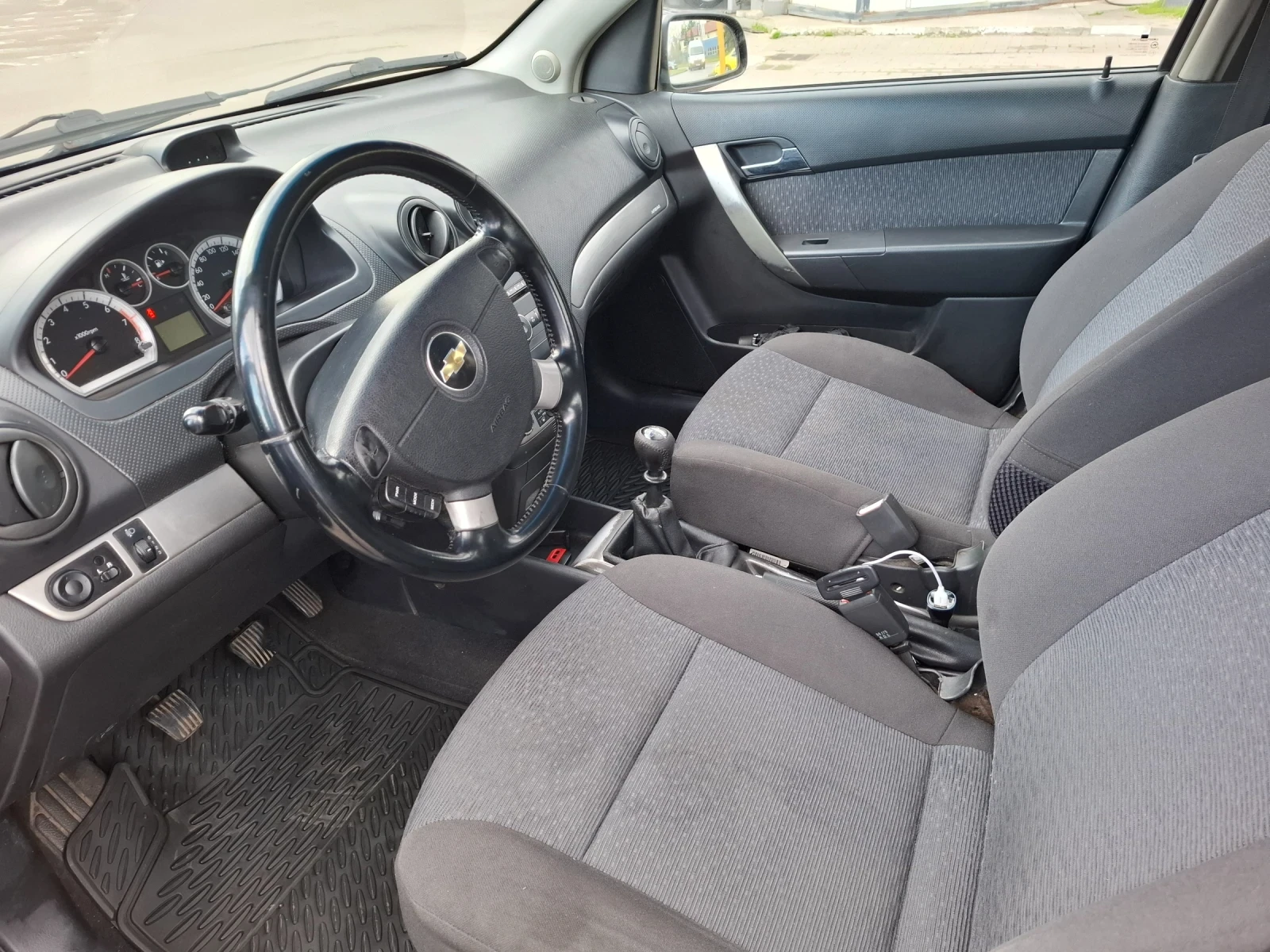 Chevrolet Aveo, снимка 6 - Автомобили и джипове - 54231677