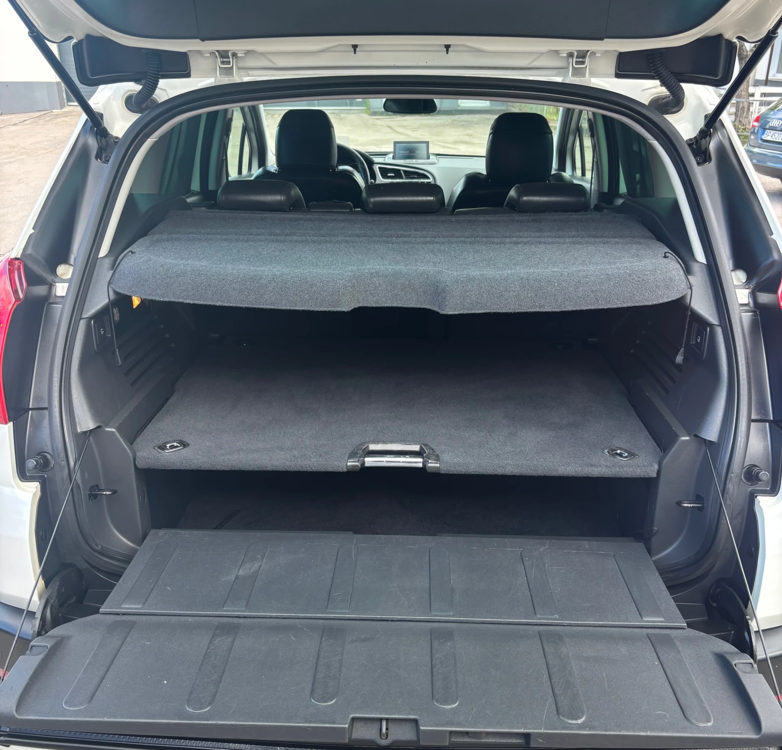 Peugeot 3008 Allure, снимка 9 - Автомобили и джипове - 54772292