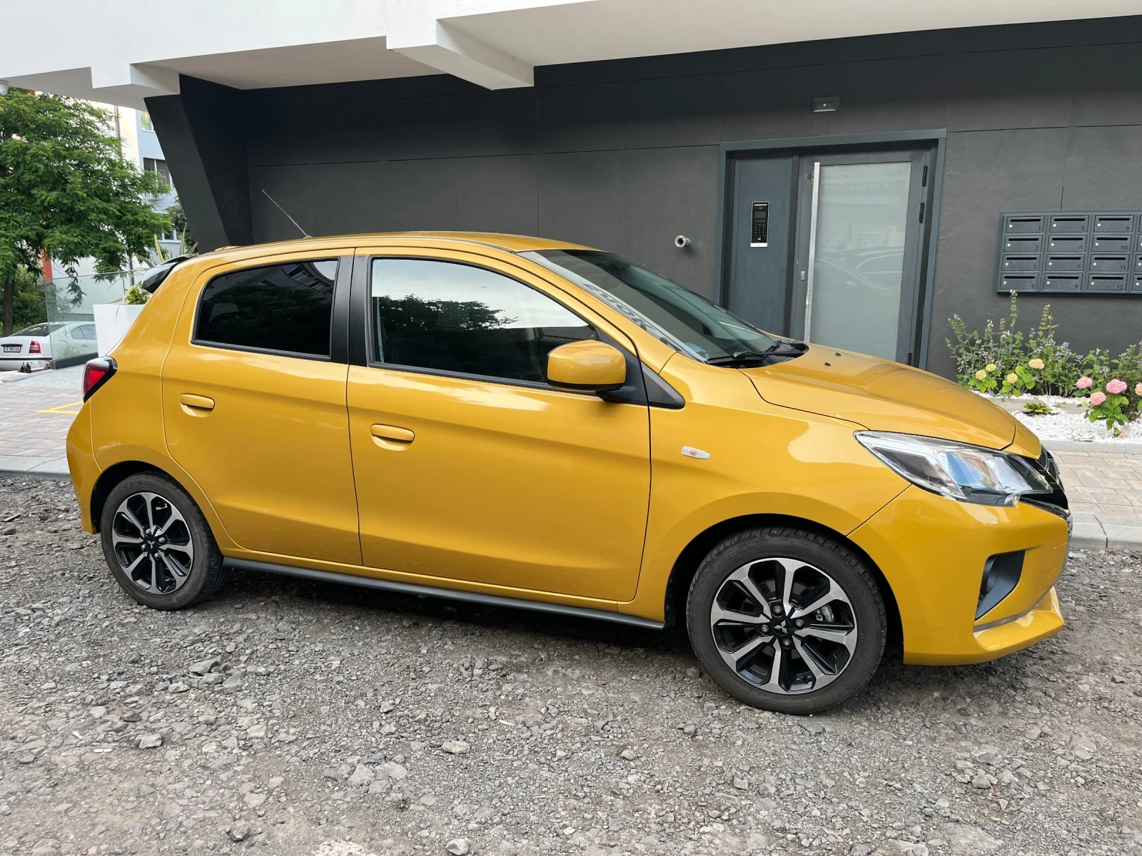 Mitsubishi Space star, снимка 3 - Автомобили и джипове - 54840060