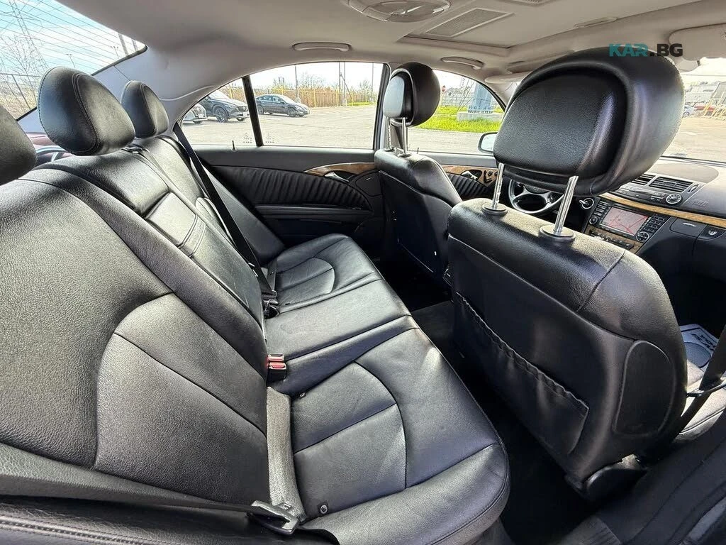 Mercedes-Benz E 350 * 4MATIC* АвтоКредит * (ЦЕНА ДО БГ), снимка 13 - Автомобили и джипове - 55091439