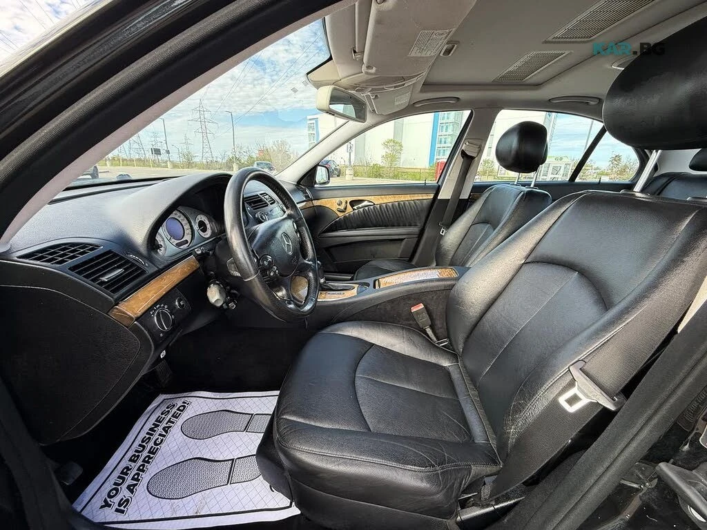 Mercedes-Benz E 350 * 4MATIC* АвтоКредит * (ЦЕНА ДО БГ), снимка 10 - Автомобили и джипове - 55091439