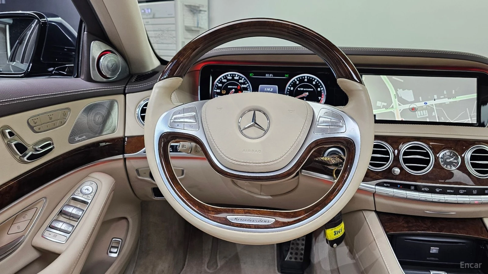 Mercedes-Benz S 63 AMG 4MATIC* 360* МАСАЖИ* КОЖА* ПАНО* АВТОКРЕДИТ, снимка 11 - Автомобили и джипове - 55618402