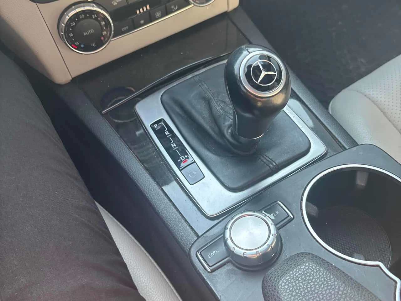 Mercedes-Benz C 300 * CARFAX * ЦЕНА ДО БГ, снимка 10 - Автомобили и джипове - 55629631